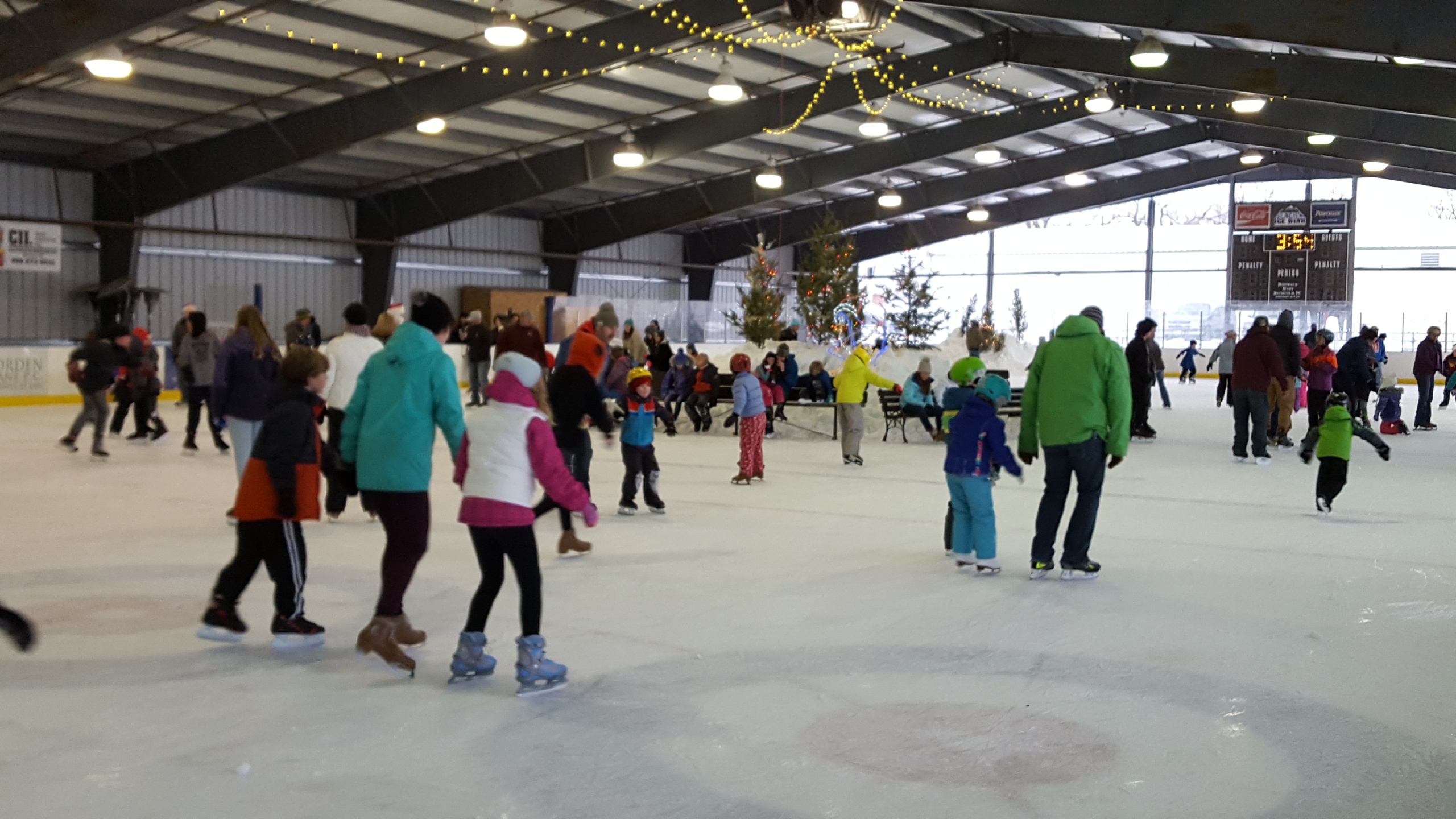 Holiday Skating Sessions - Dec. 20-26 - Glacier Ice Rink